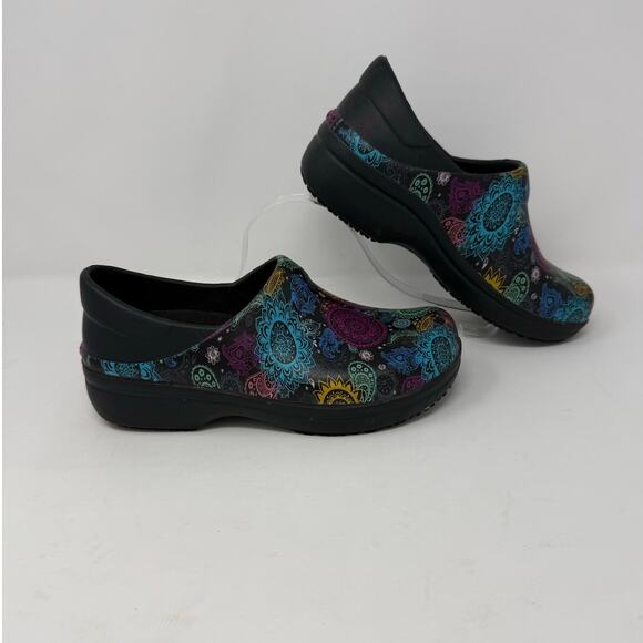 Croc’s Women’s Comfort Nurse’s Work Clogs Size 7 - Picture 1 of 6